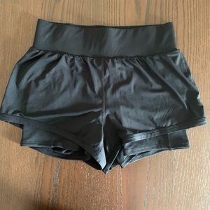 Olesia active shorts from Fabletics